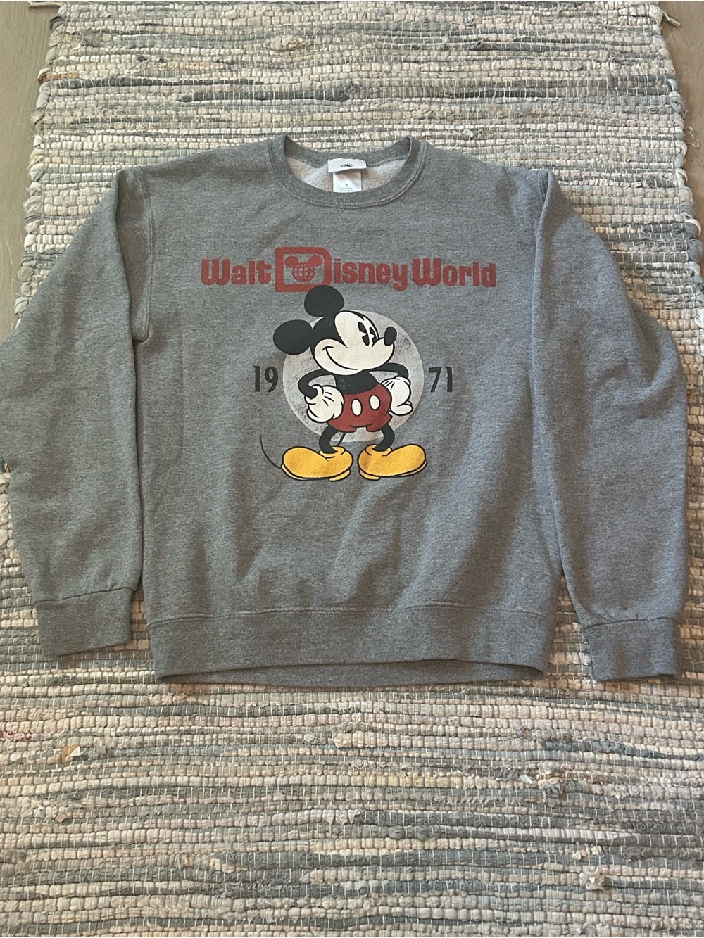 Walt Disney World Mickey Mouse sweatshirt